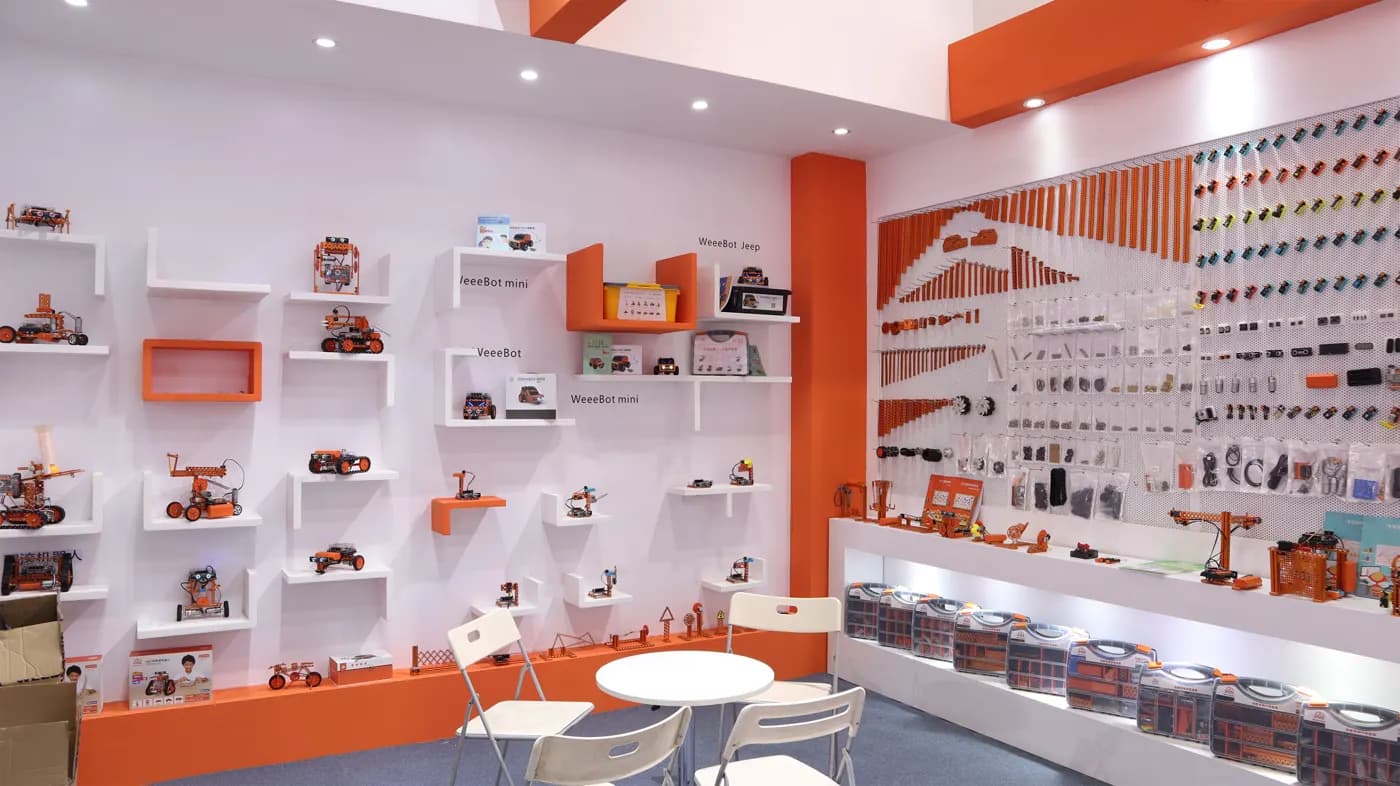 Robot education kit display wall and maker classroom equipment